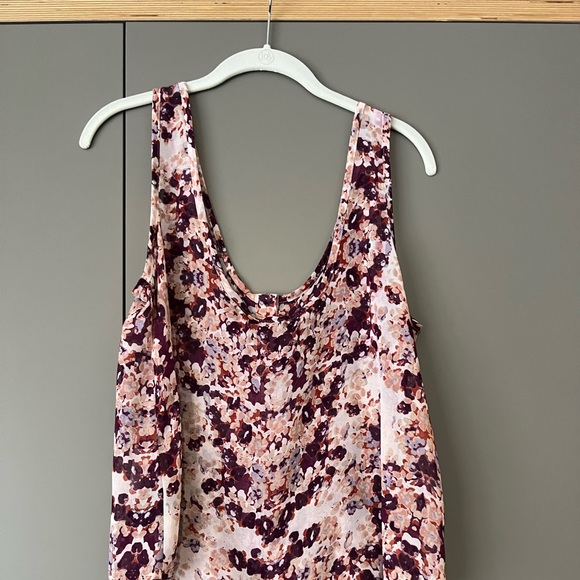 XS FLORAL TANK! - Picture 2 of 3